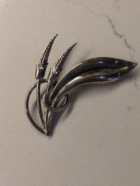 Vintage Silver Floral Wheat Motif Brooch - Silver